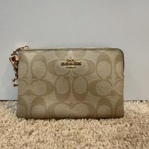 Coach Wallet Wristlet Womens Beige Signature Canvas Heart Charm Zip Pouch